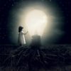 Горящая лампочка и девочка рядом. Какие есть красивые цитаты про вдохновение.
